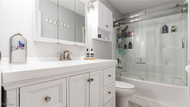 60999 Greenbriar Drive, Cambridge, OH 43725