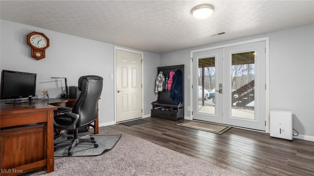 60999 Greenbriar Drive, Cambridge, OH 43725