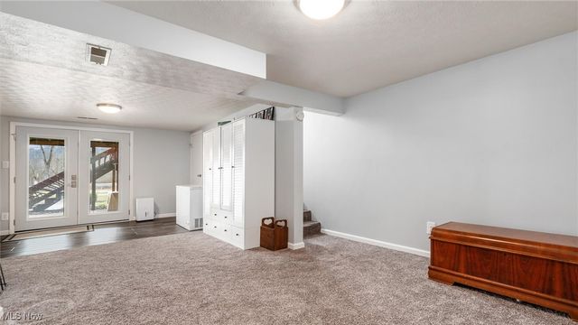 60999 Greenbriar Drive, Cambridge, OH 43725