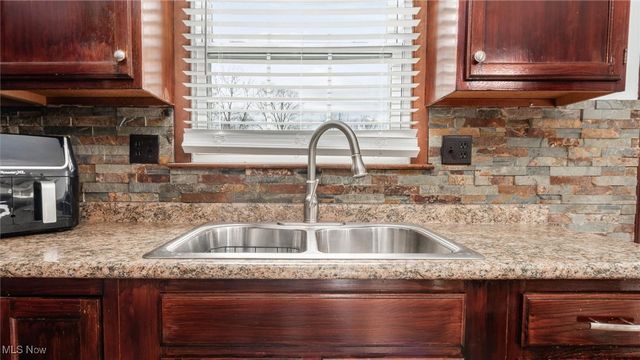 60999 Greenbriar Drive, Cambridge, OH 43725