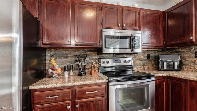 60999 Greenbriar Drive, Cambridge, OH 43725