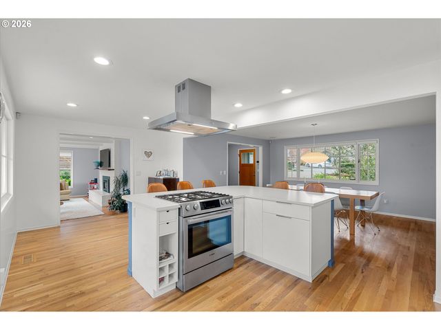 8875 Sw WOODSIDE Dr, Portland, OR 97225