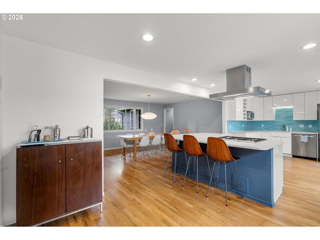 8875 Sw WOODSIDE Dr, Portland, OR 97225