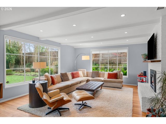 8875 Sw WOODSIDE Dr, Portland, OR 97225