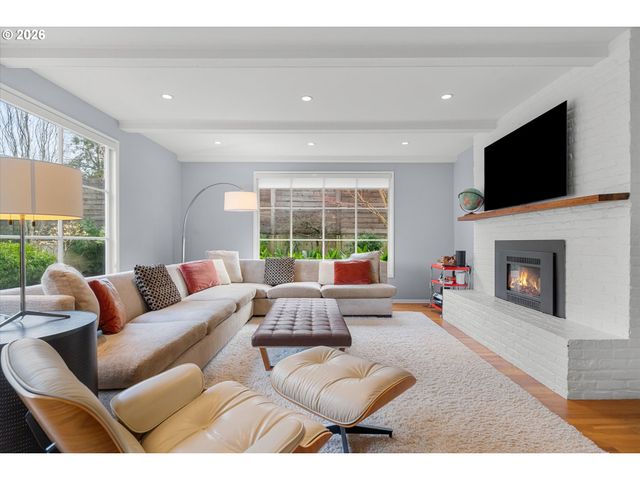 8875 Sw WOODSIDE Dr, Portland, OR 97225