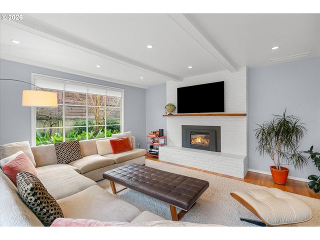 8875 Sw WOODSIDE Dr, Portland, OR 97225