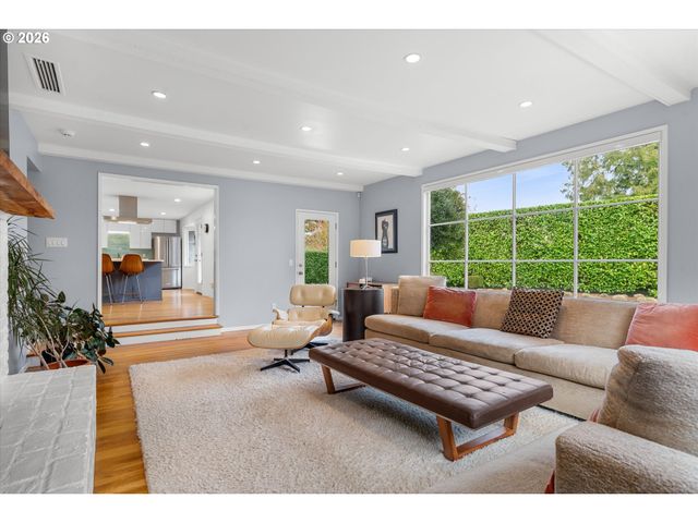 8875 Sw WOODSIDE Dr, Portland, OR 97225