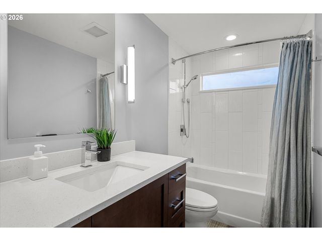 8875 Sw WOODSIDE Dr, Portland, OR 97225