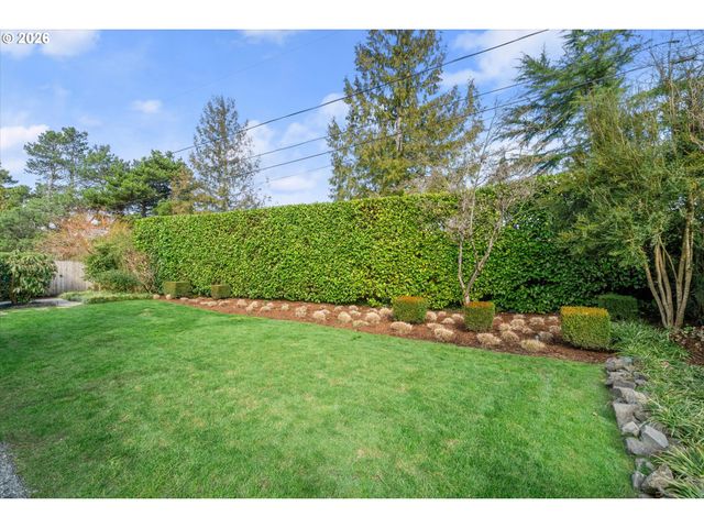 8875 Sw WOODSIDE Dr, Portland, OR 97225