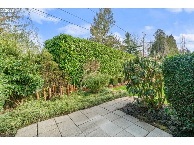 8875 Sw WOODSIDE Dr, Portland, OR 97225