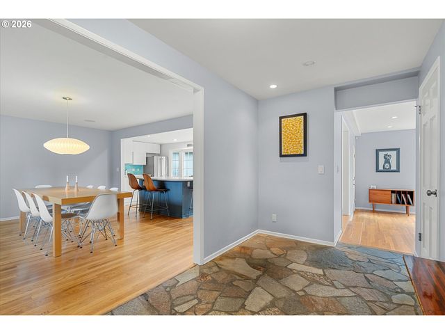 8875 Sw WOODSIDE Dr, Portland, OR 97225