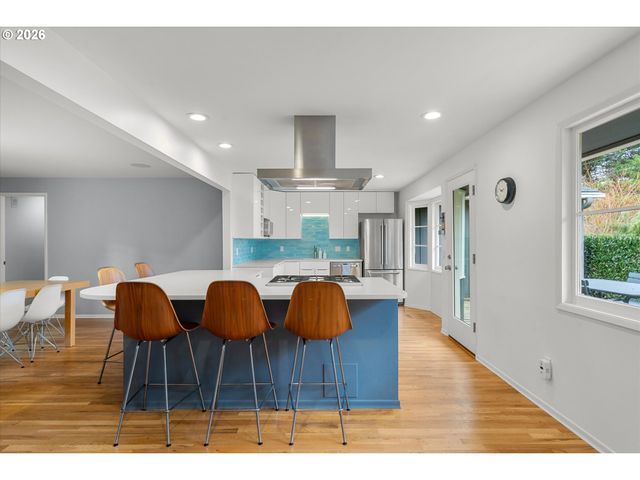 8875 Sw WOODSIDE Dr, Portland, OR 97225