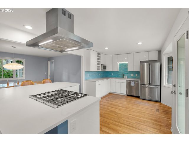 8875 Sw WOODSIDE Dr, Portland, OR 97225