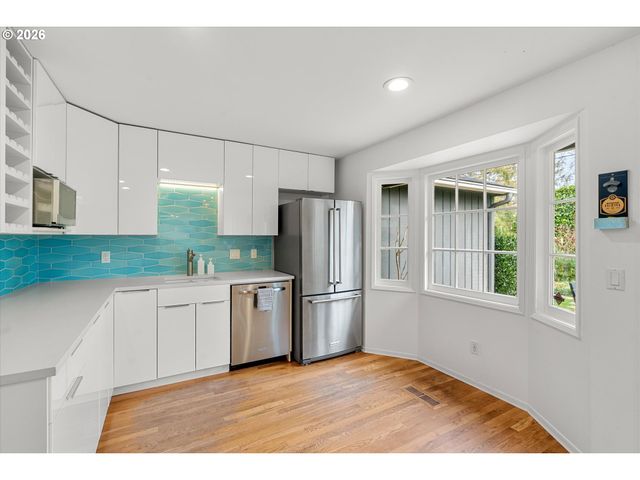 8875 Sw WOODSIDE Dr, Portland, OR 97225