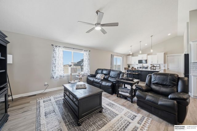 10330 S 77th Street, Lincoln, NE 68516