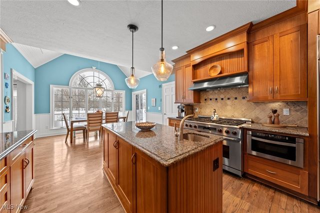 42 Fox Trace Lane, Hudson, OH 44236