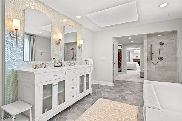 42 Fox Trace Lane, Hudson, OH 44236