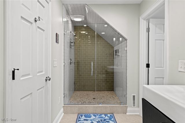 42 Fox Trace Lane, Hudson, OH 44236