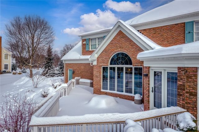 42 Fox Trace Lane, Hudson, OH 44236