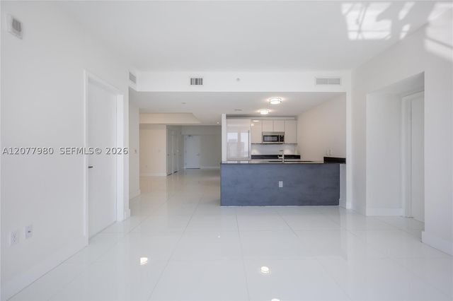 1010 Brickell Ave 1402, Miami, FL 33131