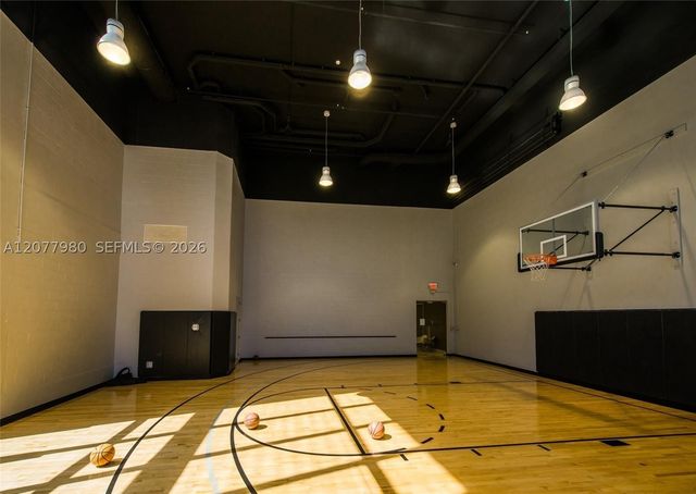 1010 Brickell Ave 1402, Miami, FL 33131