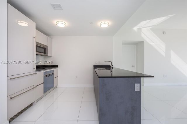 1010 Brickell Ave 1402, Miami, FL 33131