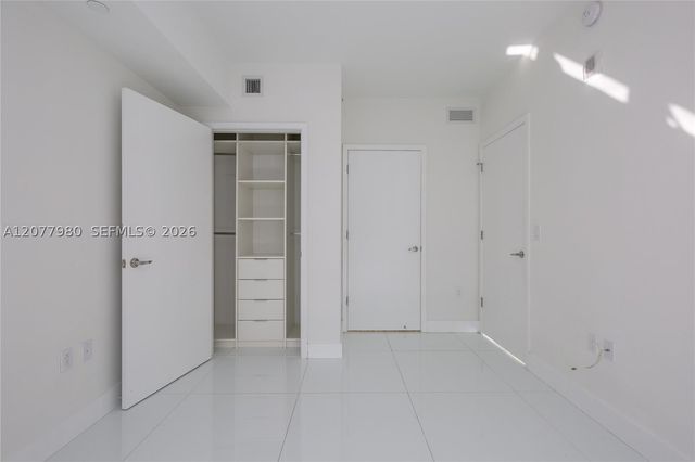 1010 Brickell Ave 1402, Miami, FL 33131