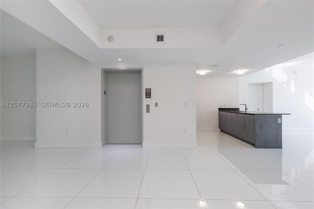1010 Brickell Ave 1402, Miami, FL 33131