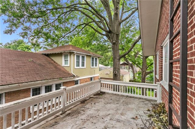 5728 Rockhill Road, Kansas City, MO 64110