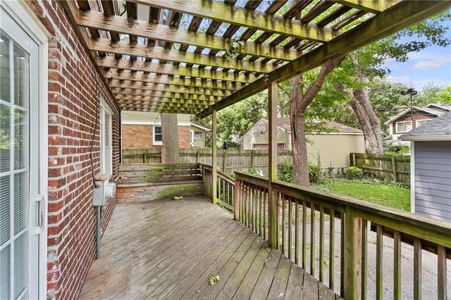 5728 Rockhill Road, Kansas City, MO 64110