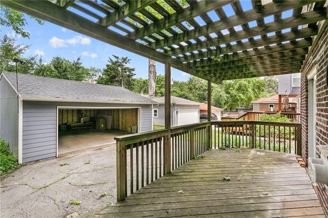 5728 Rockhill Road, Kansas City, MO 64110