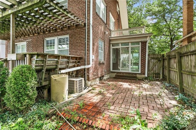 5728 Rockhill Road, Kansas City, MO 64110