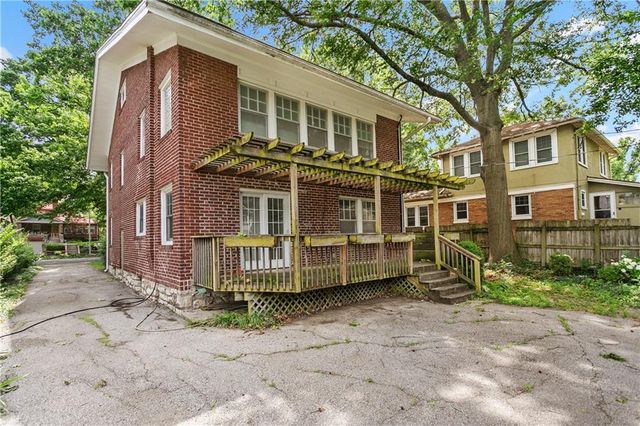 5728 Rockhill Road, Kansas City, MO 64110