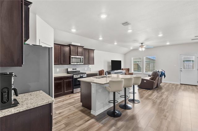 1917 Whirlaway Dr, Corpus Christi, TX 78417