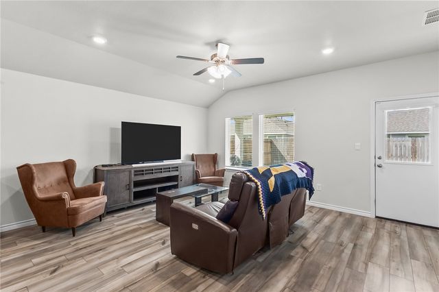 1917 Whirlaway Dr, Corpus Christi, TX 78417