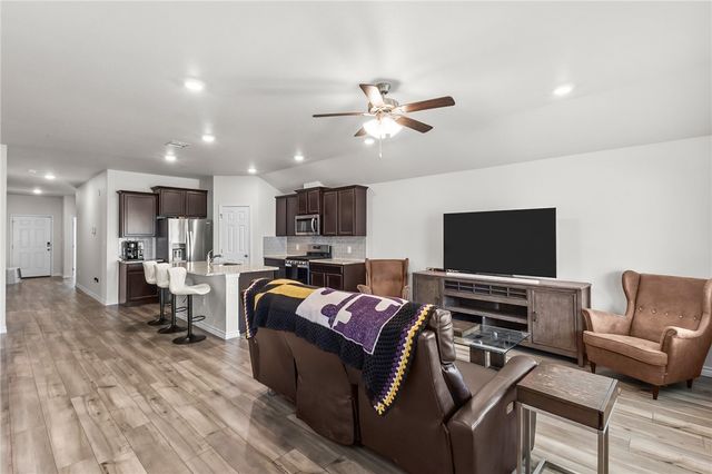 1917 Whirlaway Dr, Corpus Christi, TX 78417