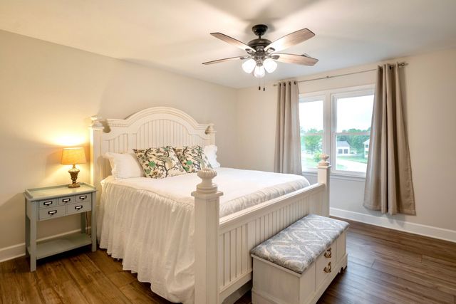 4038 Foxfield Dr, Columbia, TN 38401