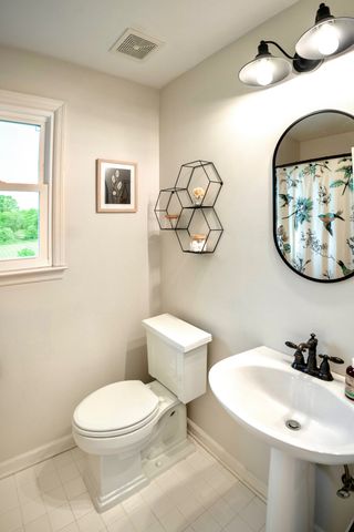 4038 Foxfield Dr, Columbia, TN 38401
