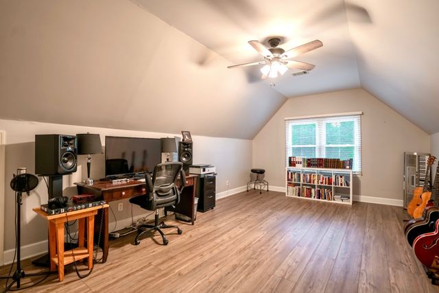 4038 Foxfield Dr, Columbia, TN 38401