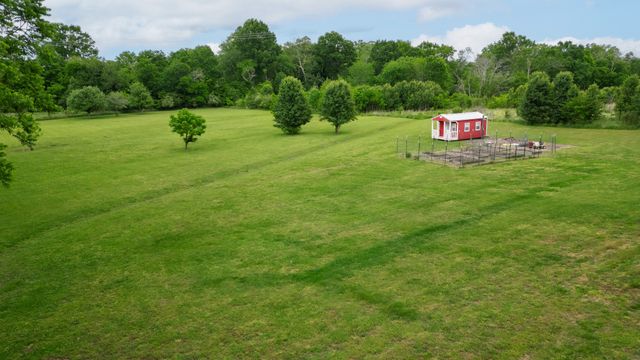 4038 Foxfield Dr, Columbia, TN 38401