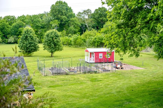 4038 Foxfield Dr, Columbia, TN 38401