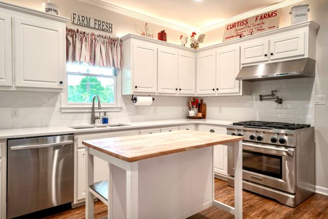 4038 Foxfield Dr, Columbia, TN 38401