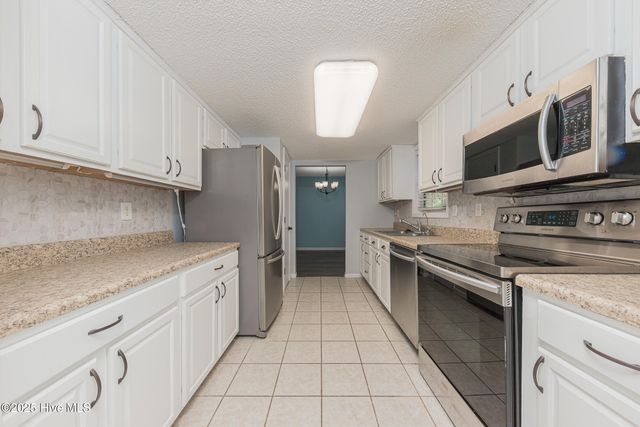 353 Potters Hill Road, Richlands, NC 28574