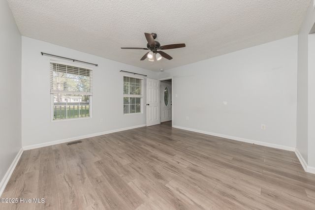 353 Potters Hill Road, Richlands, NC 28574