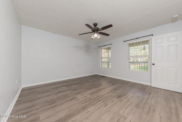 353 Potters Hill Road, Richlands, NC 28574