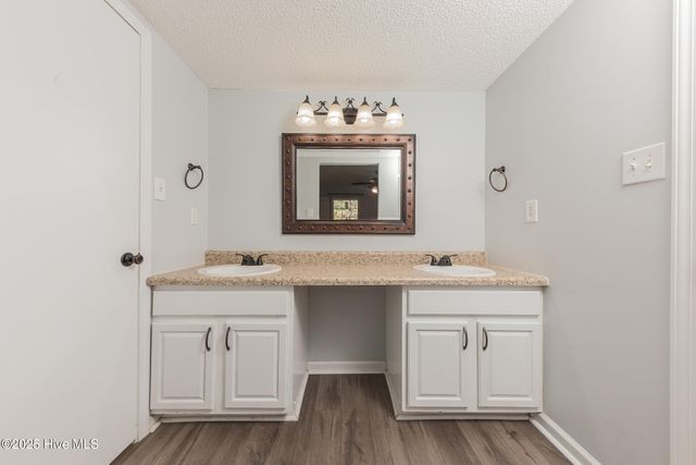 353 Potters Hill Road, Richlands, NC 28574