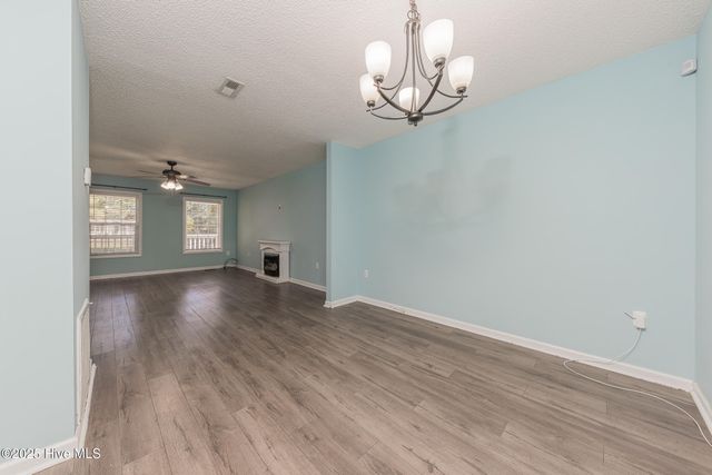 353 Potters Hill Road, Richlands, NC 28574