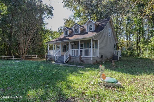 353 Potters Hill Road, Richlands, NC 28574