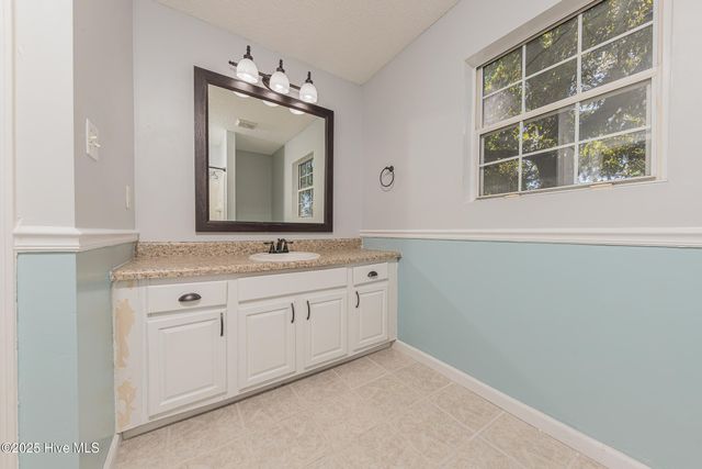 353 Potters Hill Road, Richlands, NC 28574