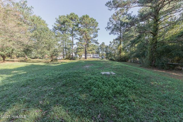 353 Potters Hill Road, Richlands, NC 28574